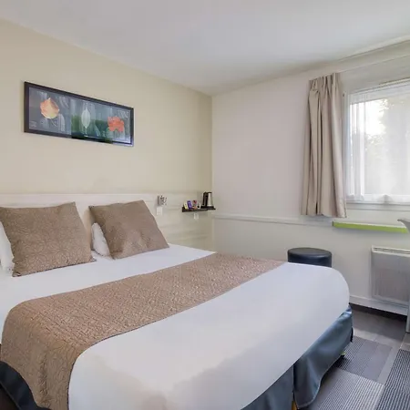 Sure By Western Nantes Otel 3*