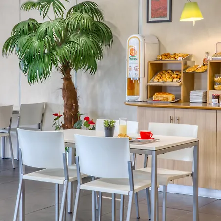 Sure By Western Nantes Hotel 3*