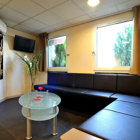 Sure By Western Nantes 3* 圣埃尔布兰