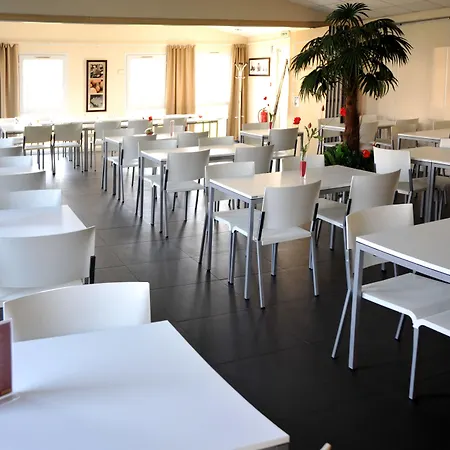 Sure By Western Nantes 3* 圣埃尔布兰