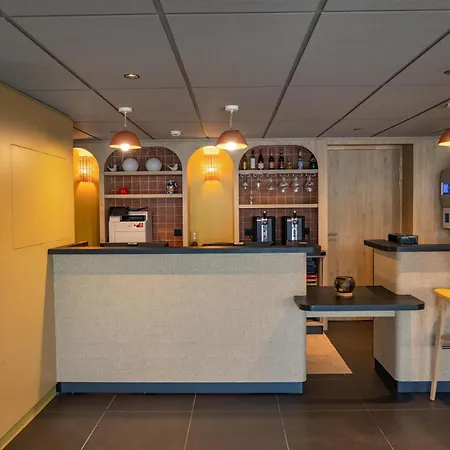 Sure By Western Nantes Hotel