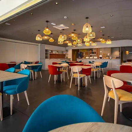 Sure By Western Nantes 3* 圣埃尔布兰