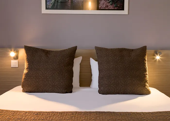 Sure By Western Nantes 圣埃尔布兰