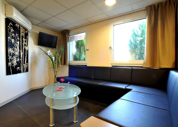 Sure By Western Nantes 3* 圣埃尔布兰